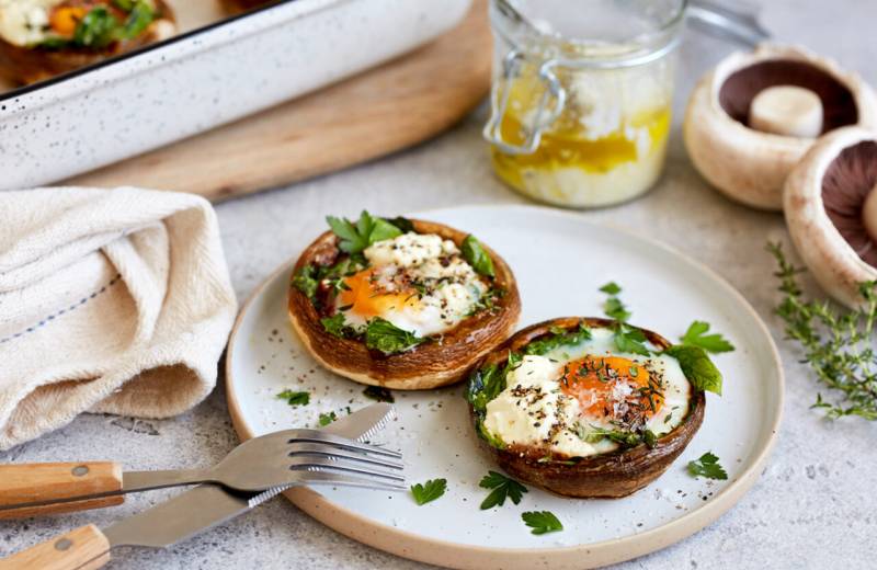 Baked Breakfast Mushrooms Stuffed with Spinach, Feta & Egg